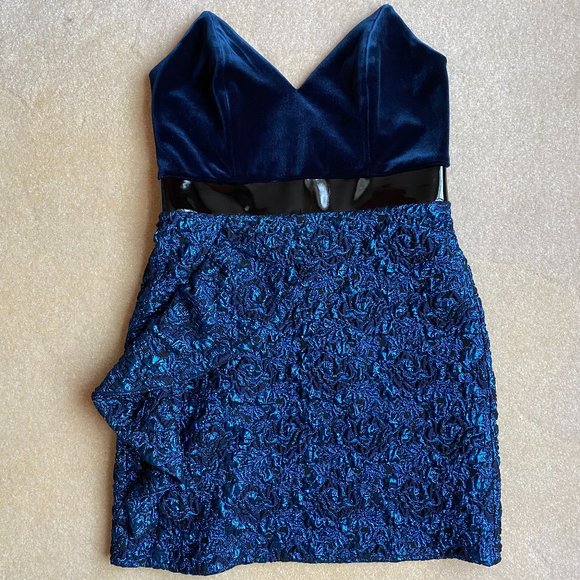 TOPSHOP Velvet & Jacquard Strapless Minidress (8) - Picture 4 of 10